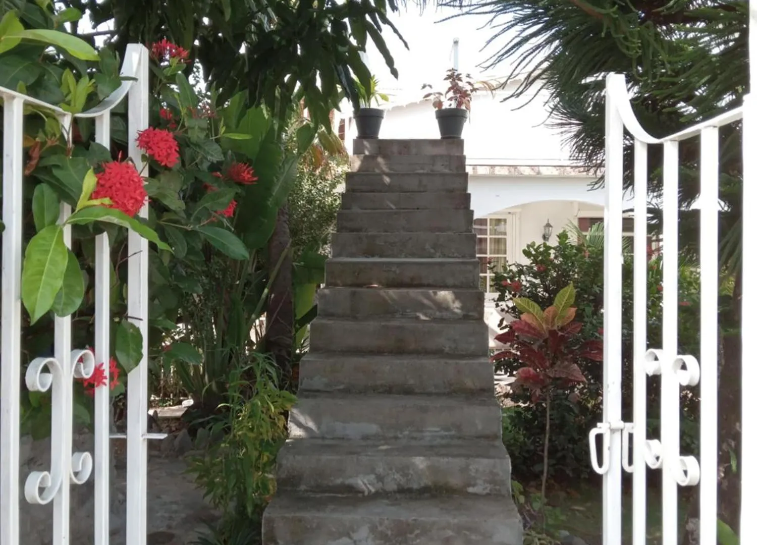 Nouveau Logement Neuf Prix Attractif Chambre Simple Ou Double Haut De Villa Terrasse Vue Sur Mer Bouillante 0*,  Guadeloupe